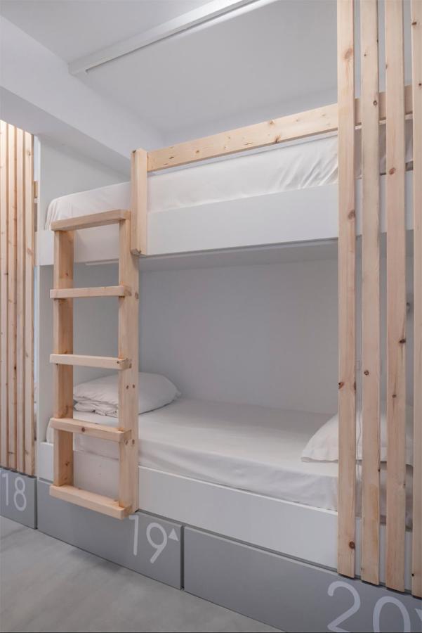 Bedspot Hostel Фіра Екстер'єр фото