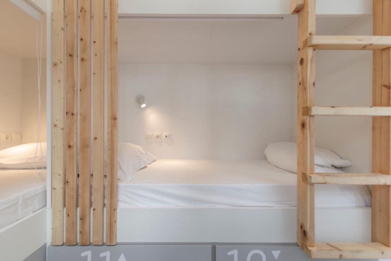Bedspot Hostel Фіра Екстер'єр фото