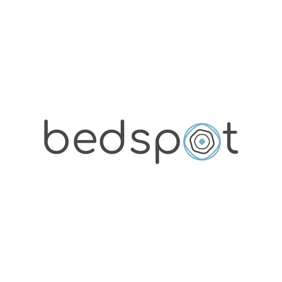 Bedspot Hostel Фіра Екстер'єр фото