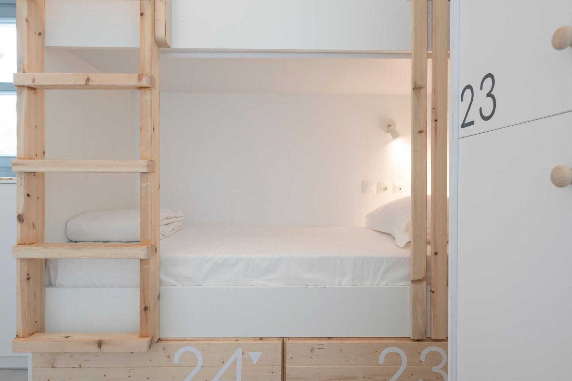 Bedspot Hostel Фіра Екстер'єр фото