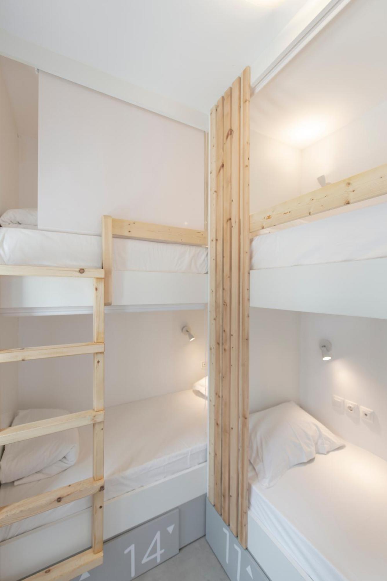 Bedspot Hostel Фіра Екстер'єр фото