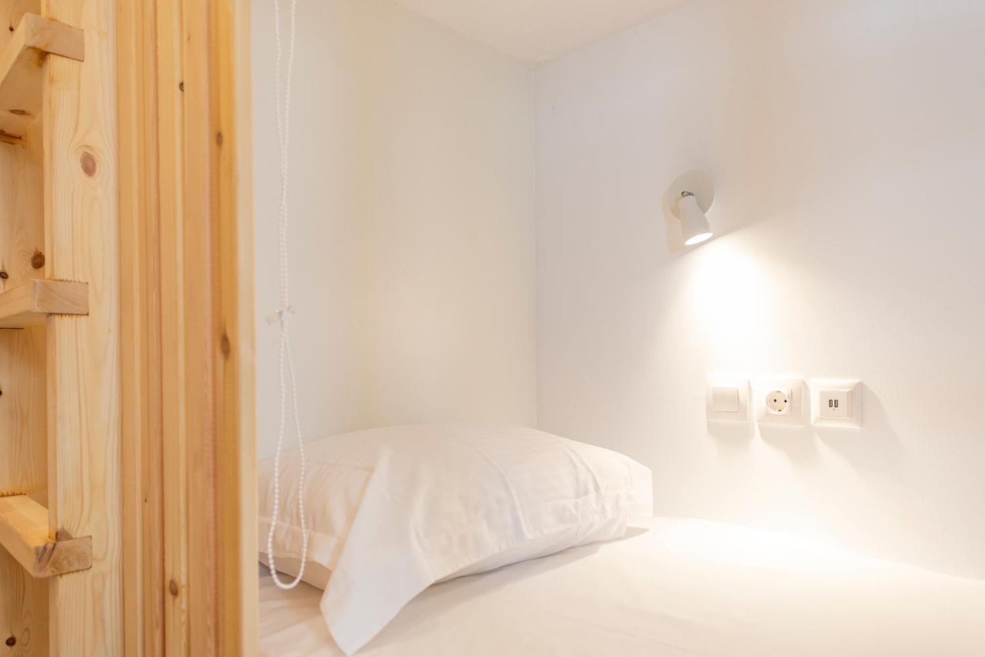 Bedspot Hostel Фіра Екстер'єр фото