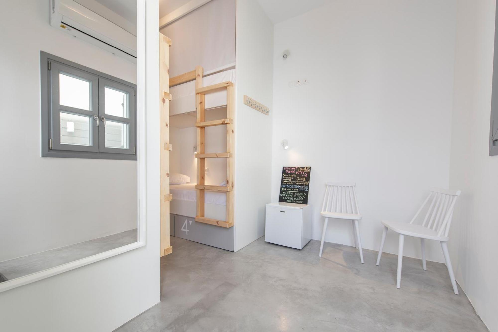 Bedspot Hostel Фіра Екстер'єр фото