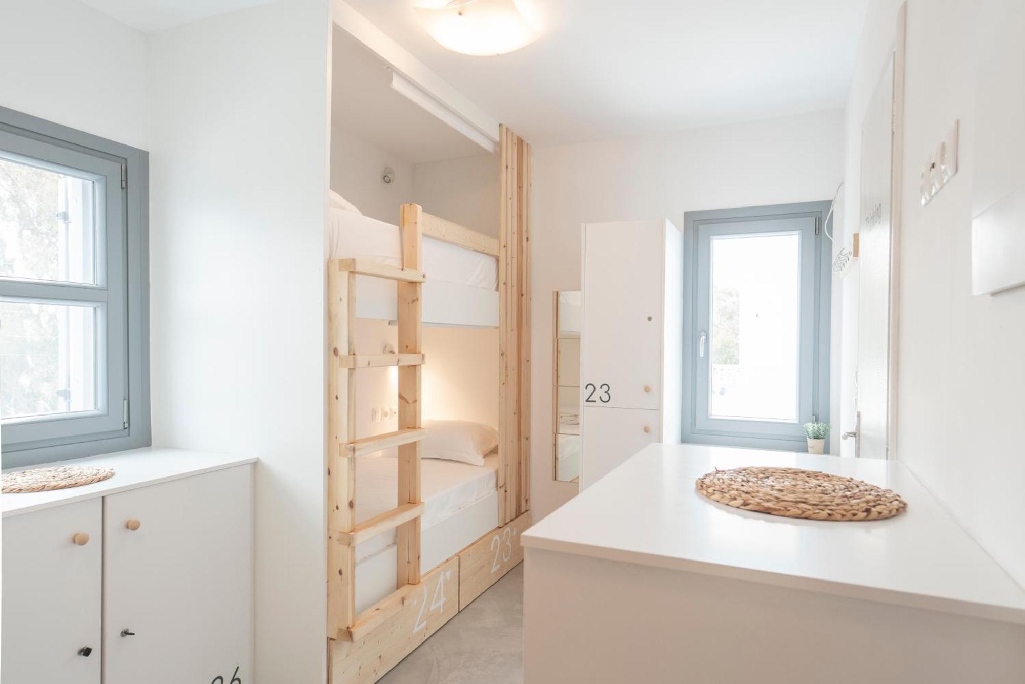 Bedspot Hostel Фіра Екстер'єр фото