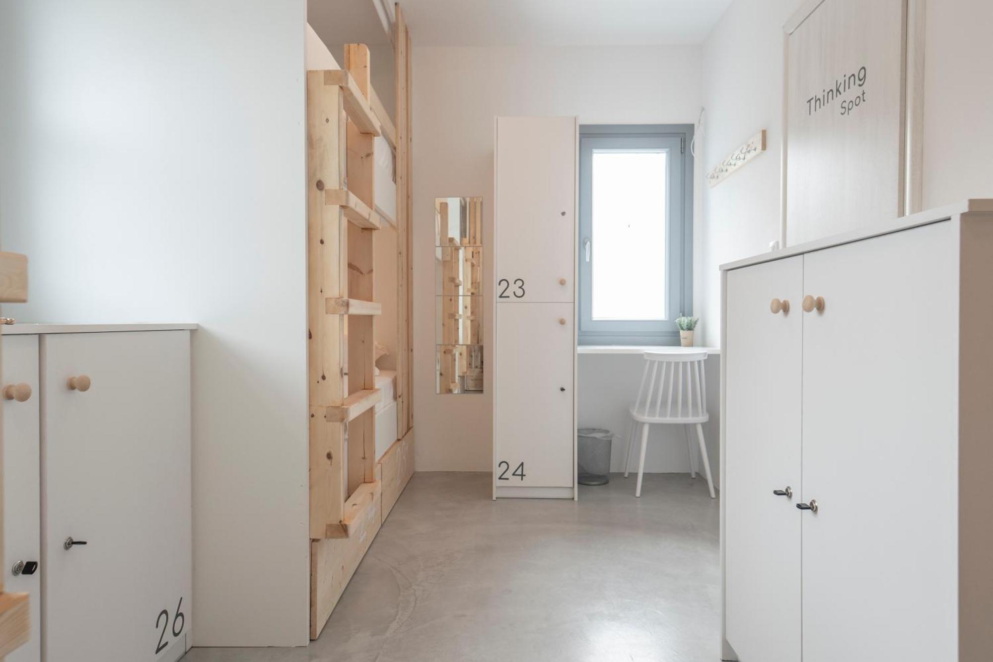 Bedspot Hostel Фіра Екстер'єр фото