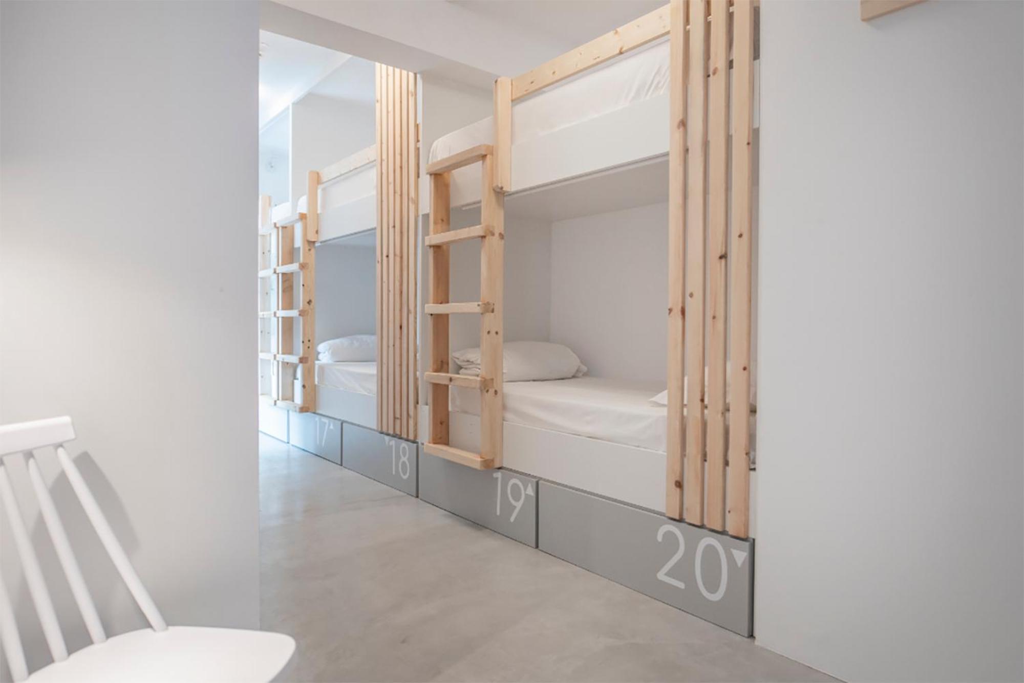 Bedspot Hostel Фіра Екстер'єр фото