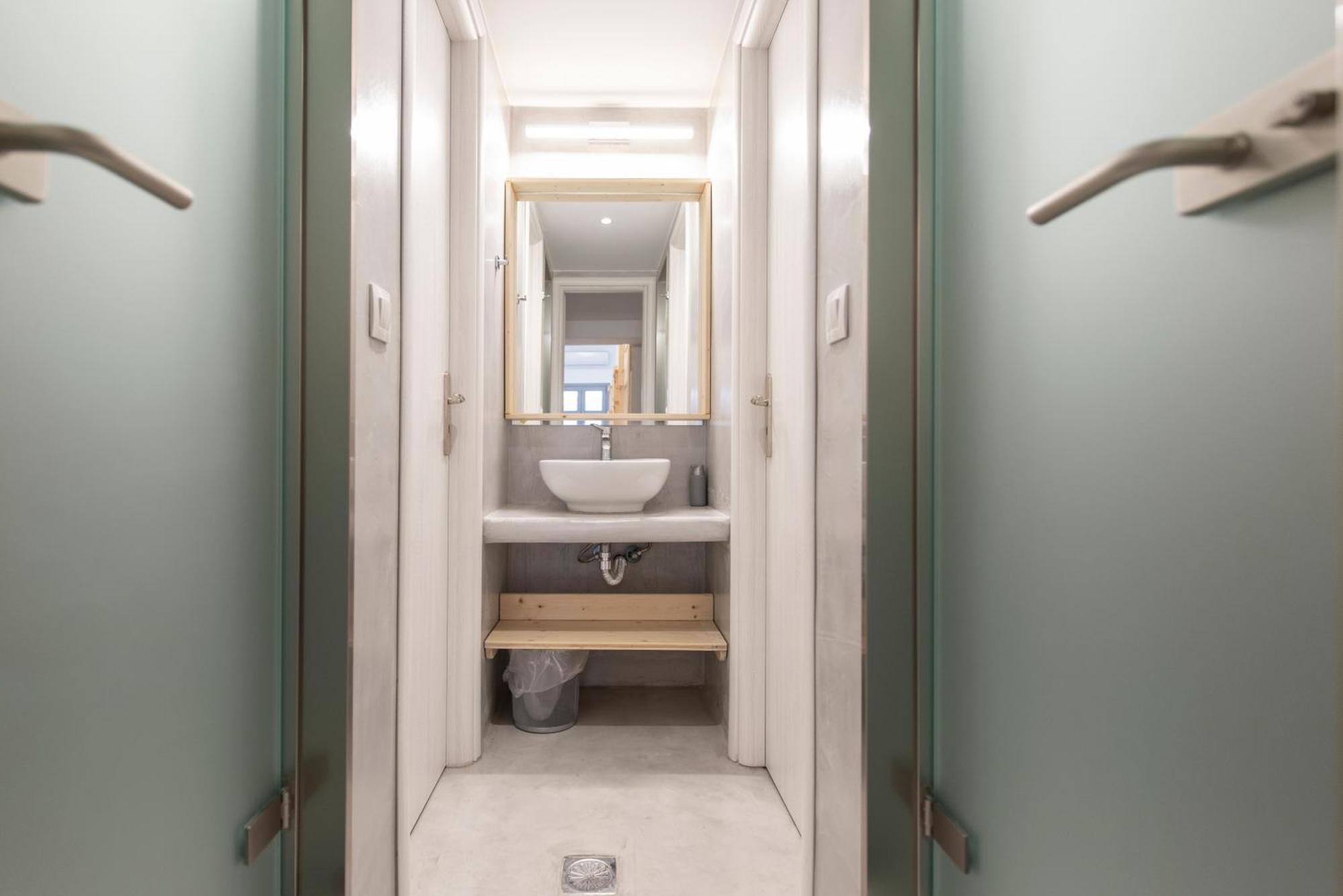 Bedspot Hostel Фіра Екстер'єр фото