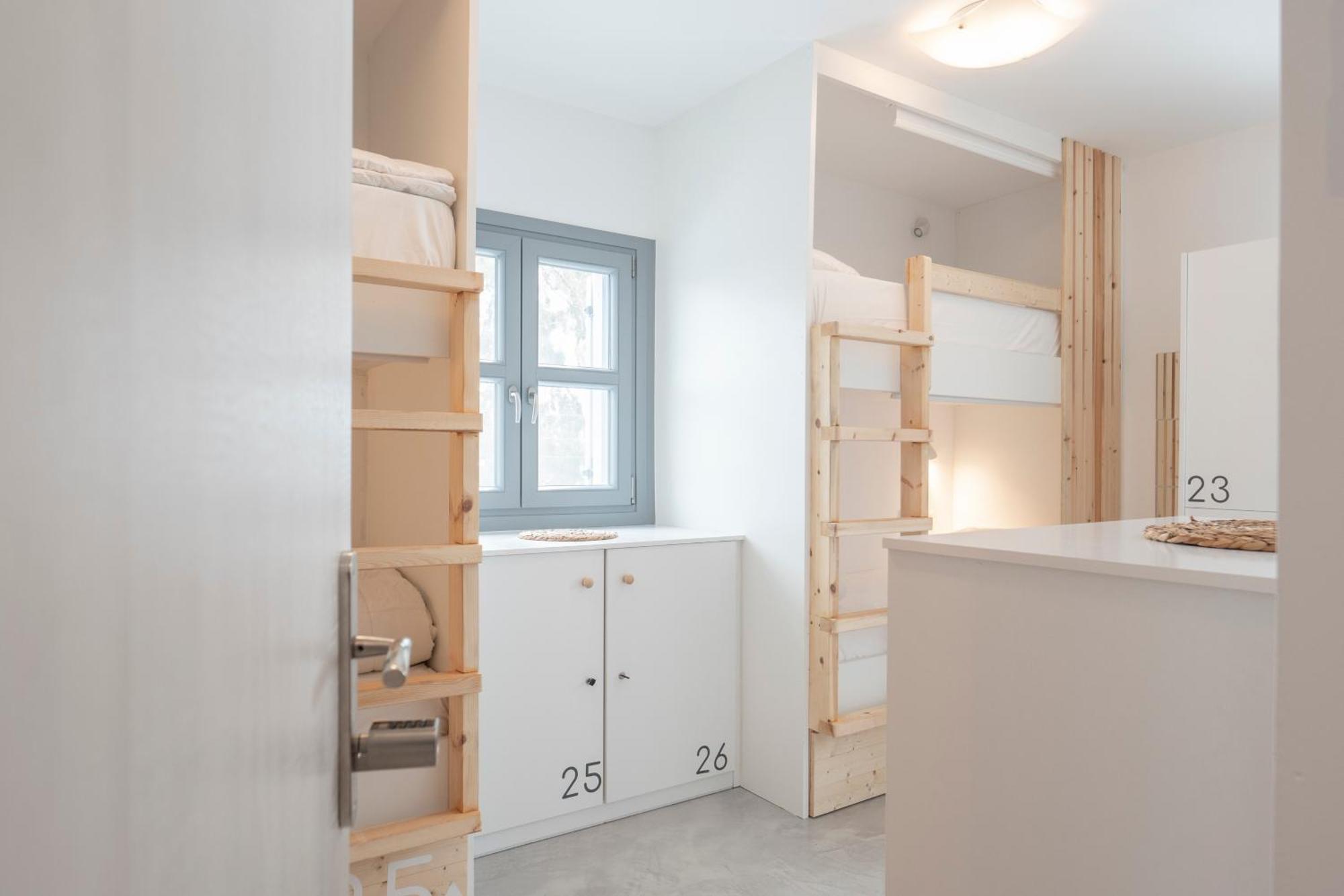 Bedspot Hostel Фіра Екстер'єр фото