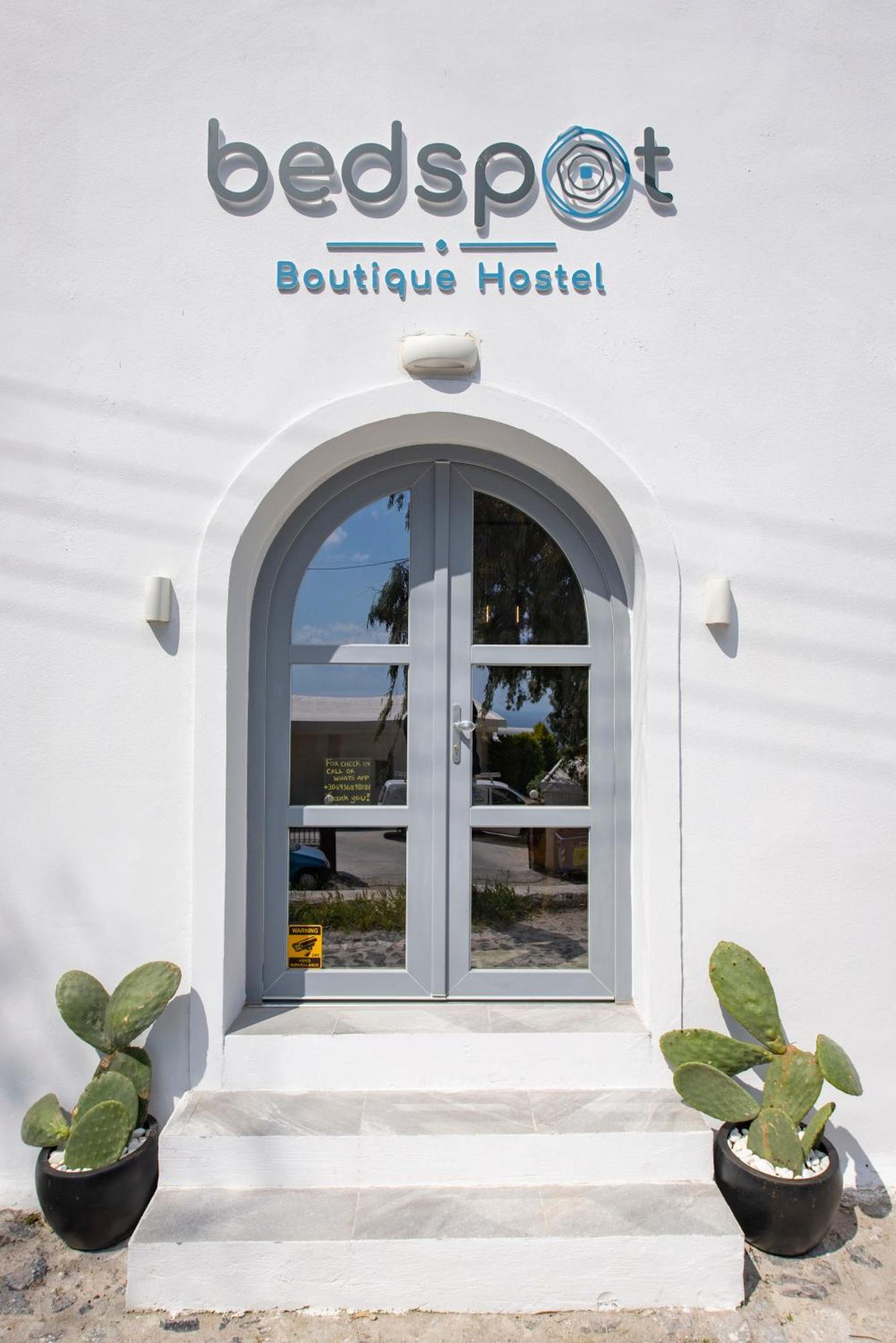 Bedspot Hostel Фіра Екстер'єр фото