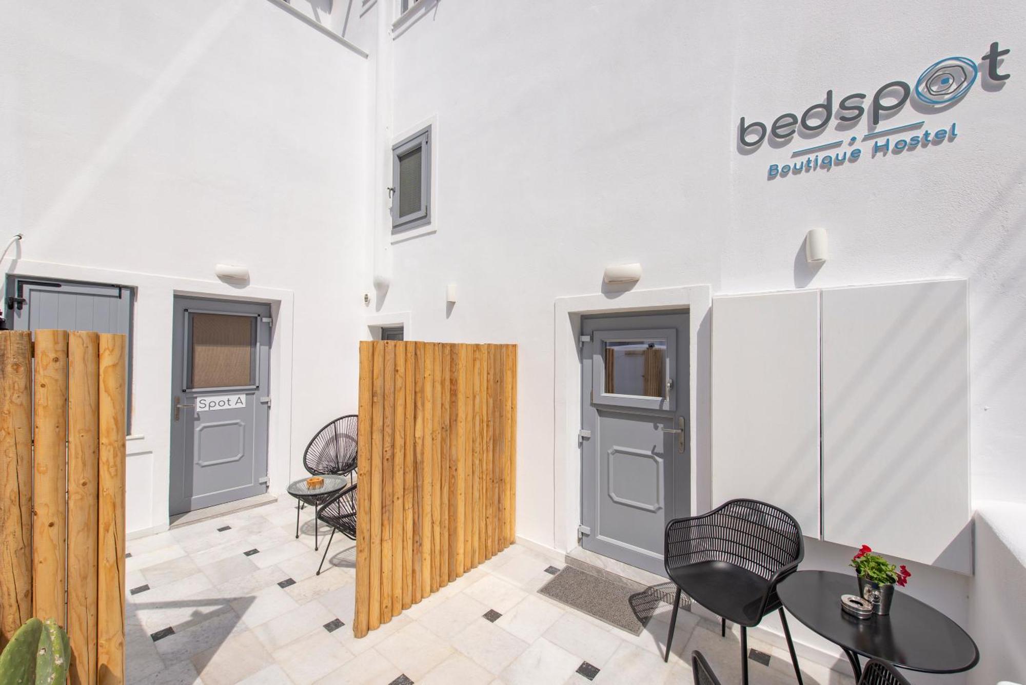 Bedspot Hostel Фіра Екстер'єр фото