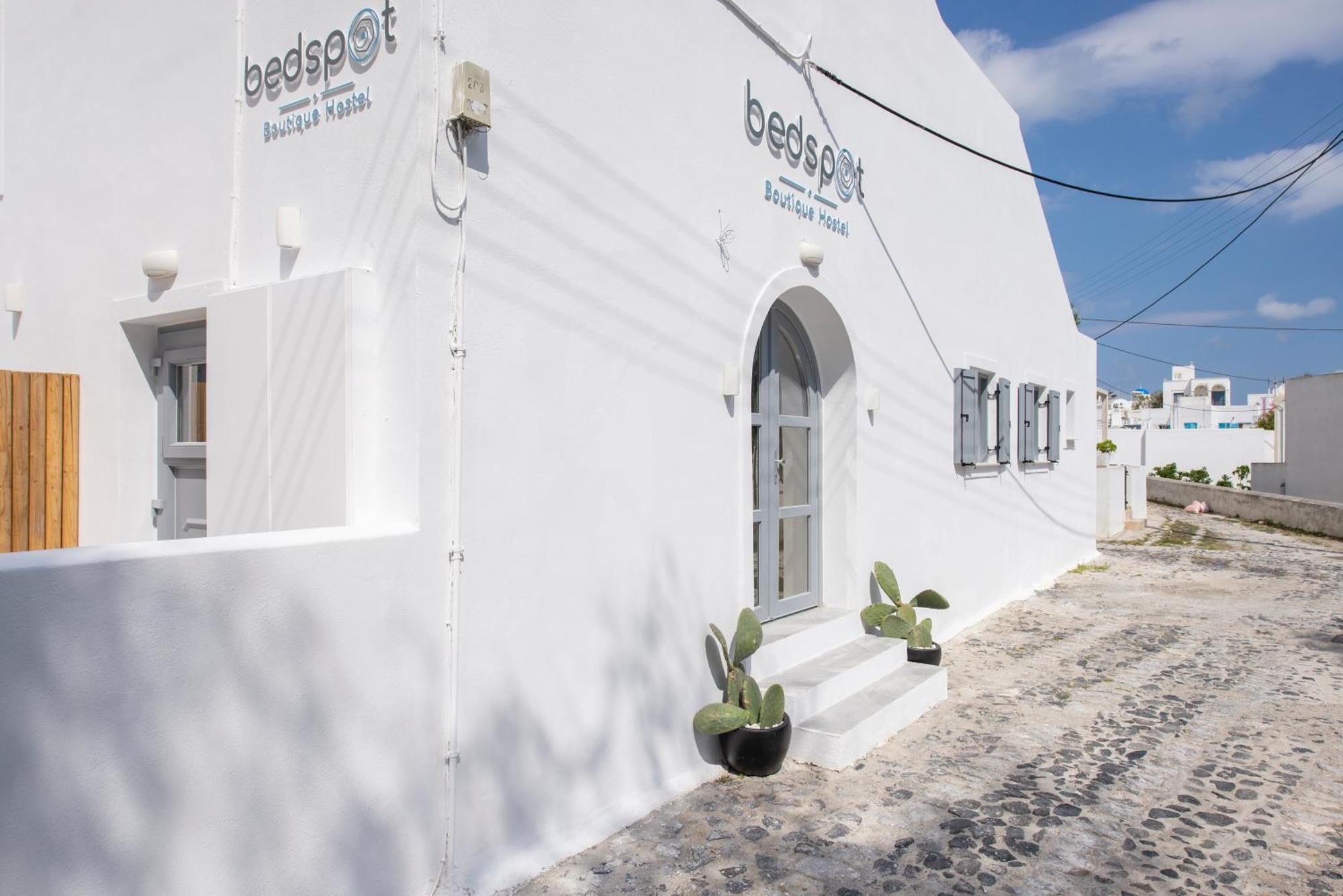 Bedspot Hostel Фіра Екстер'єр фото